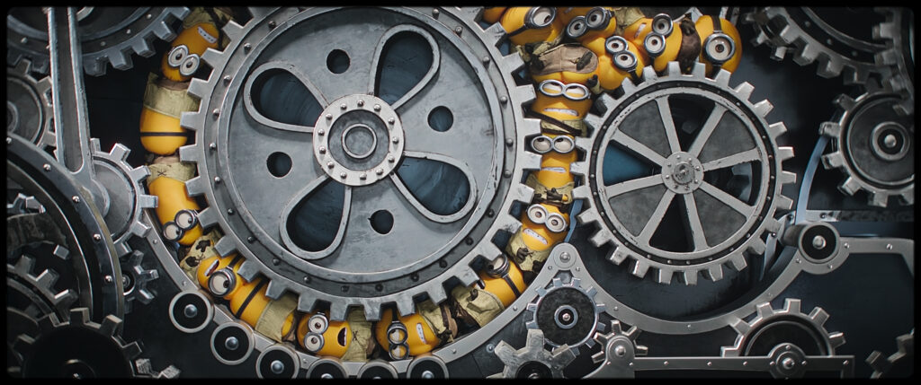 Szene aus Minions & Monster: Viele der kleinen gelben Minions bilden eine Reihe und werden wie ein Antriebsriemen durch die Zahnräder eines riesigen mechanischen Uhrwerks gezogen.